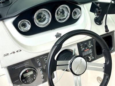 Motorówka Sea Ray 240 Sundeck 2013 | 6.2L Stroker V8 | 90 mth | Przyczepa | USA